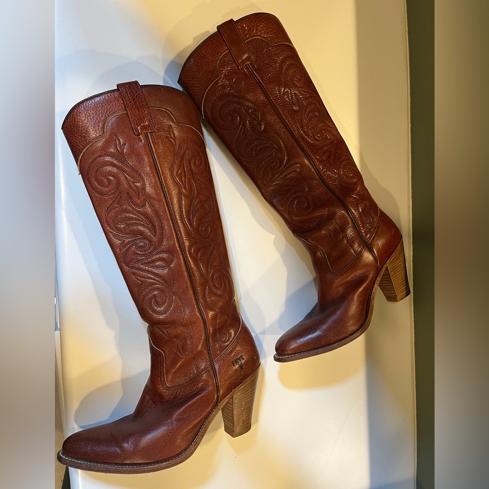 FRYE Cow girl boots. Please look at pictures.